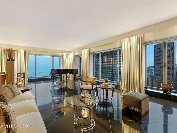 3rd image of 950 N Michigan Ave APT 4006