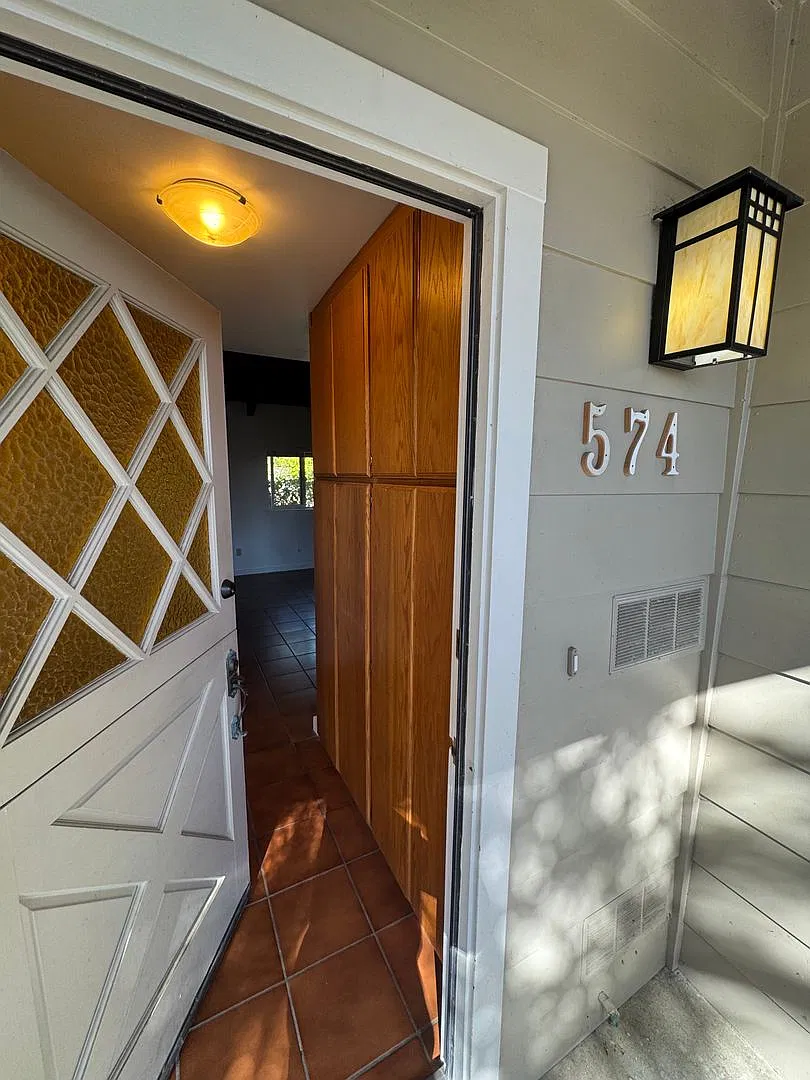 Coastal Charm and Modern Comfort at 574 El Callejone — Photo 3