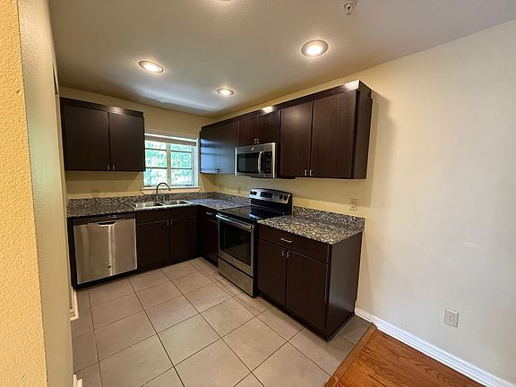 3rd image of 1406 Broadway St APT 6