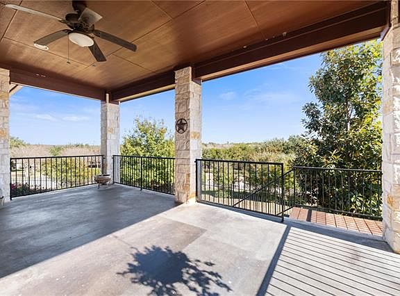 3rd image of 111 Oak Glen Cv