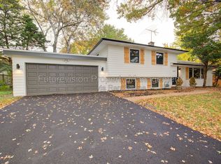 209 W Gartner Rd, Naperville, IL 60540