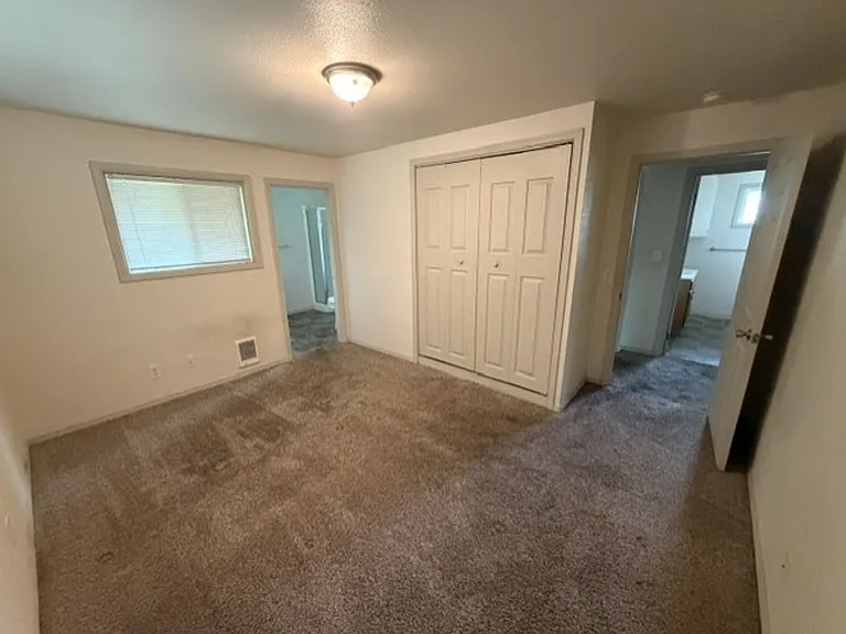 512 S Yew St — Photo 9