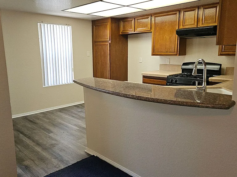 109 E Rosewood Ct — Photo 9