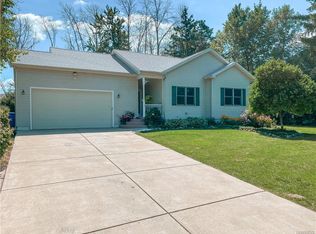 6197 Versailles Rd, Lake View, NY 14085