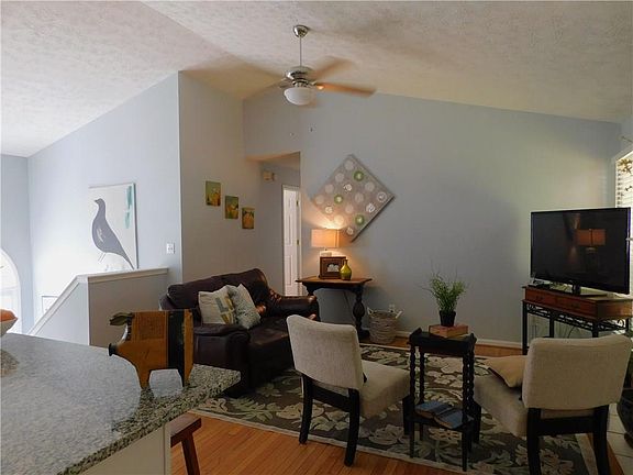 5th image of 3942 Edge Brook Dr