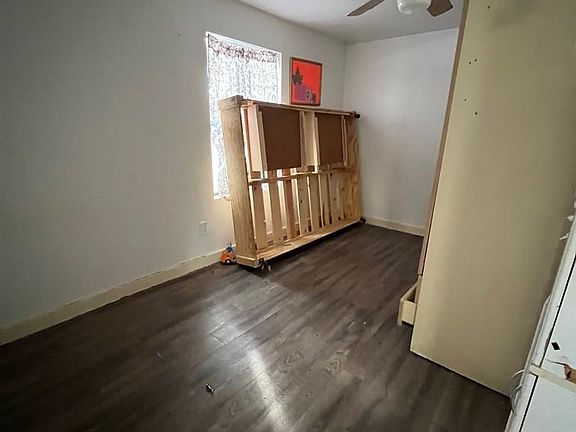 5th image of 618 W Polk St