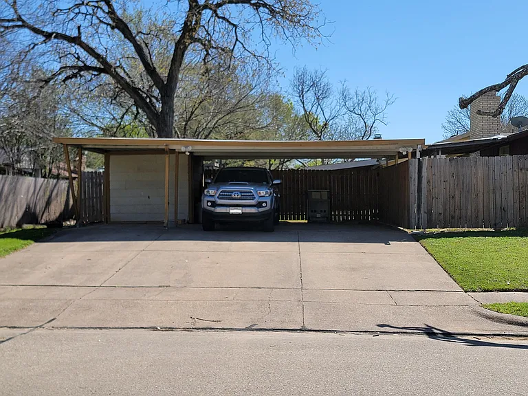 2700 Starlake Ct — Photo 2