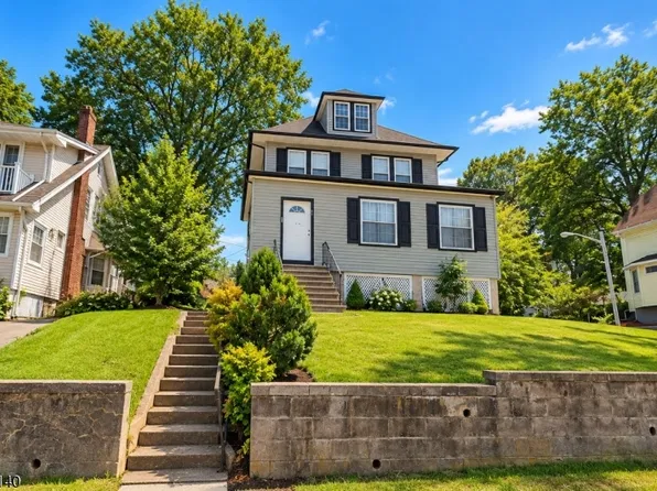 90 Midland Ave, East Orange City, NJ 07017