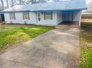 410 Skyview St NE, Magee, MS 39111