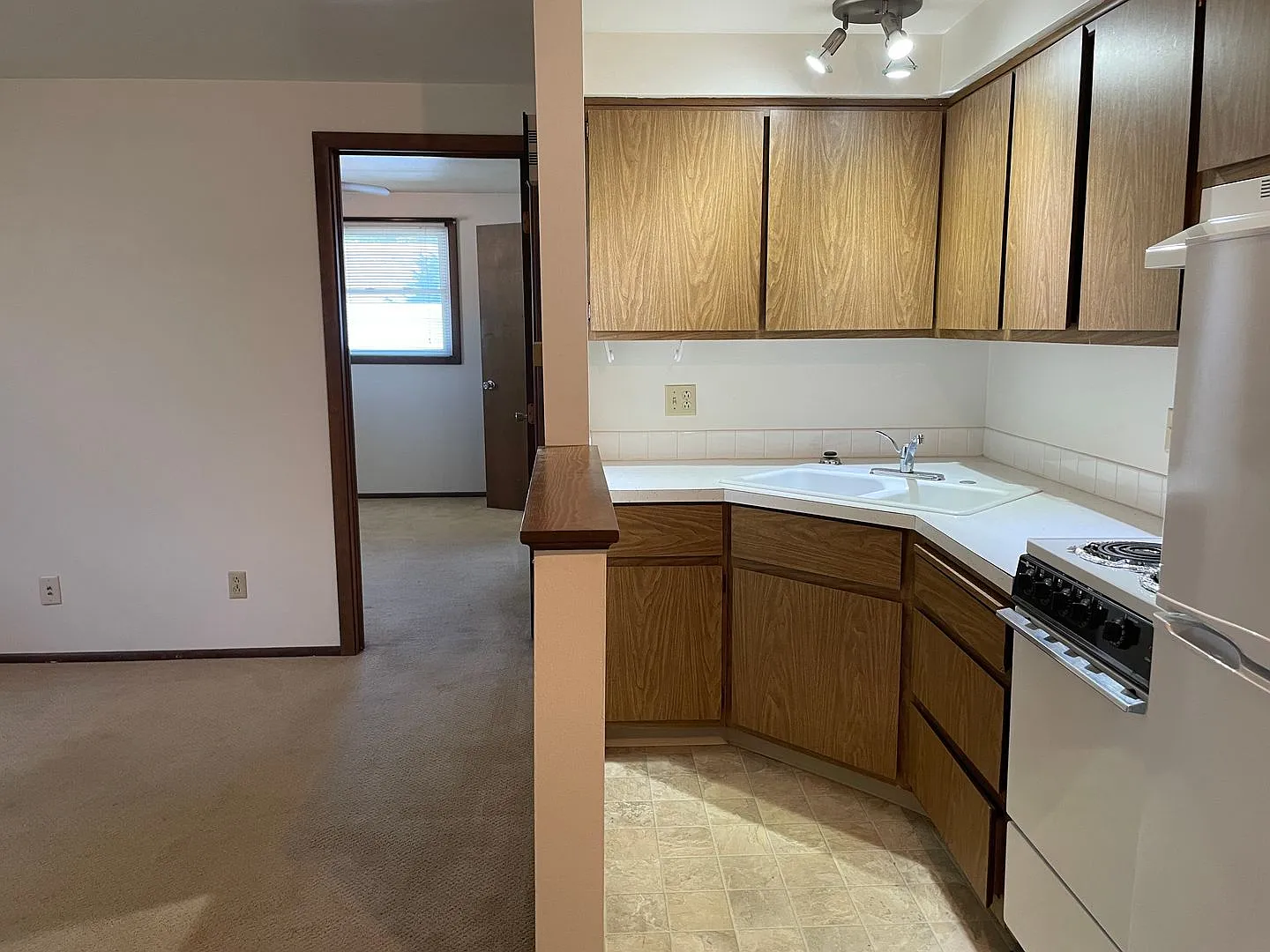1215 N Locust — Photo 3