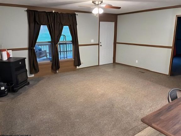 3rd image of 8 Old Hannahsville Ln