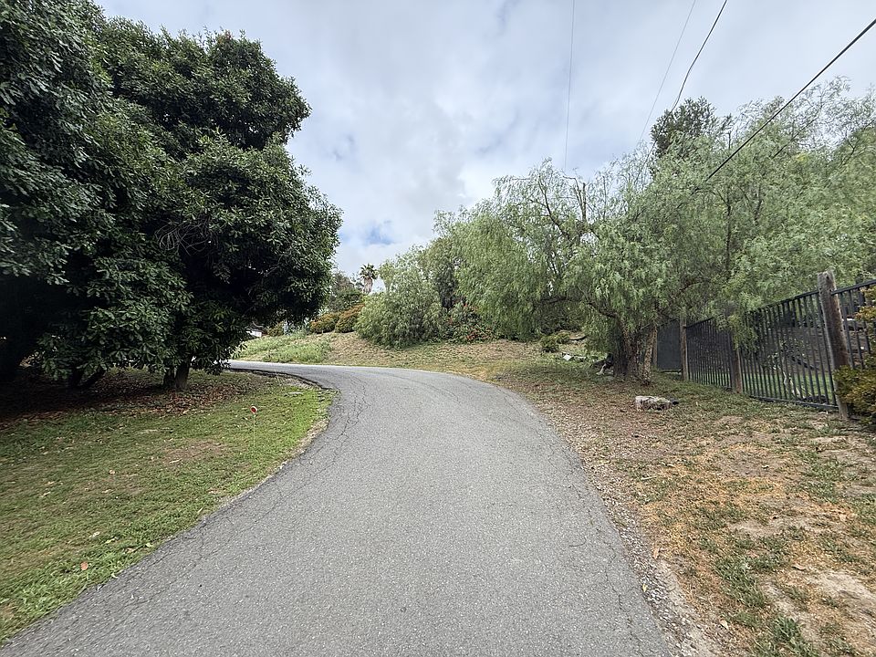 1st image of 462 Rancho Santa Fe Rd Unit 3
