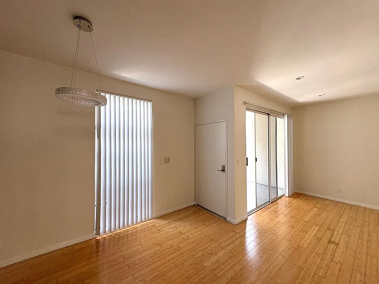 2481 S Corinth Ave — Photo 3