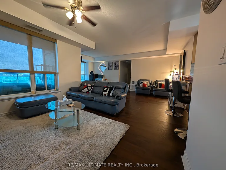 60 Fairfax Cres #425 — Photo 5