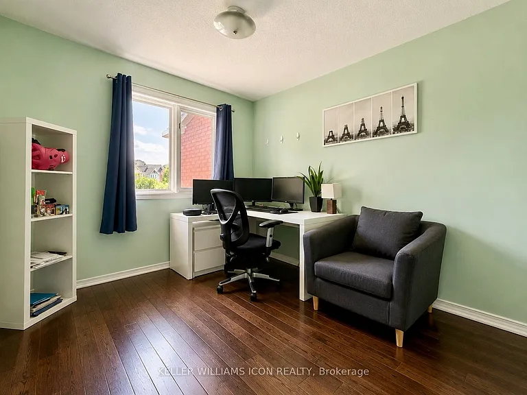 40 Thornbury Cres — Photo 14