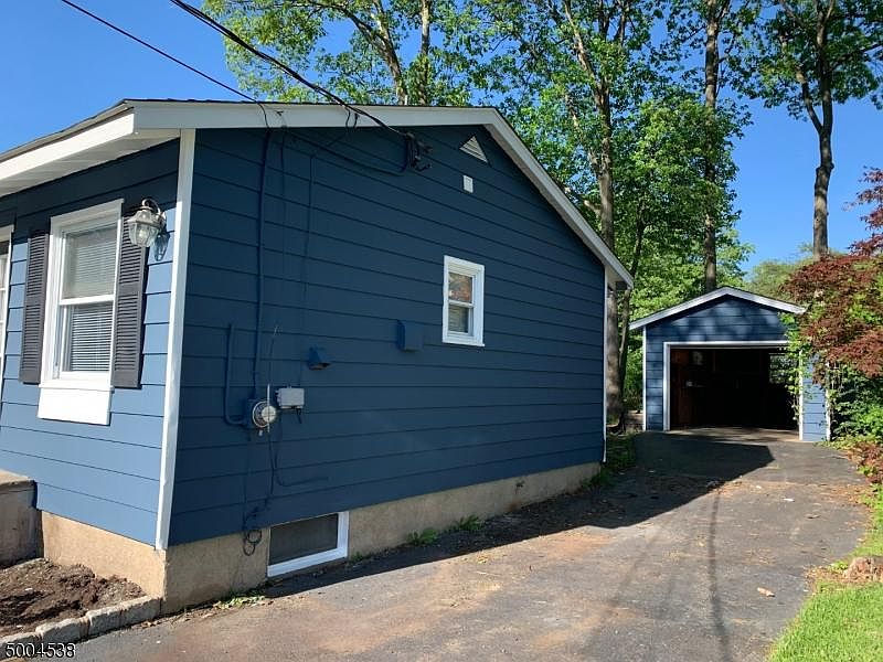 2nd image of 211 Windsor Ave