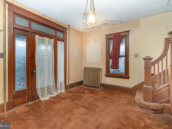 4th image of 770 Main St