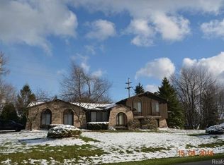 2663 Roseview Dr, Rochester Hills, MI 48306