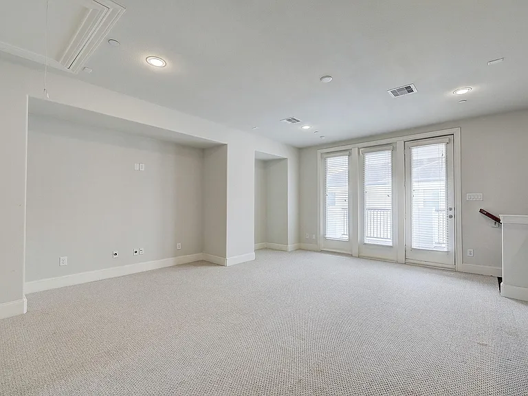 1110 Thompson St — Photo 28