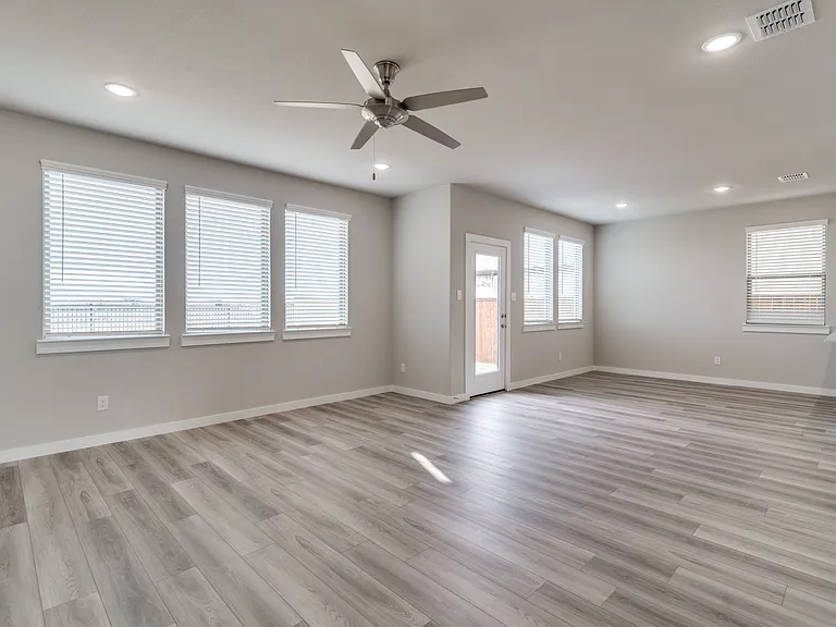 2717 Green River Rd — Photo 10