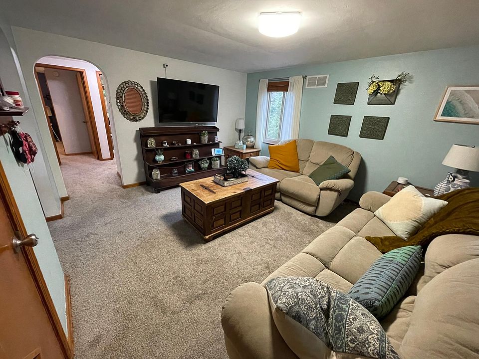 Living room, doorway to left leads to hallway then bedrooms.