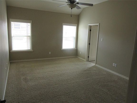 5th image of 2217 Bunker Hill Dr