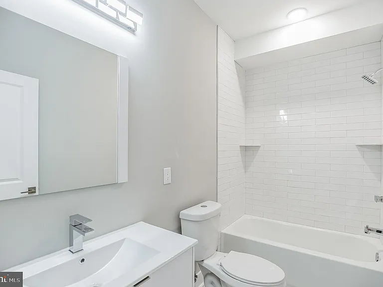 2216 Emerald St #1 — Photo 9
