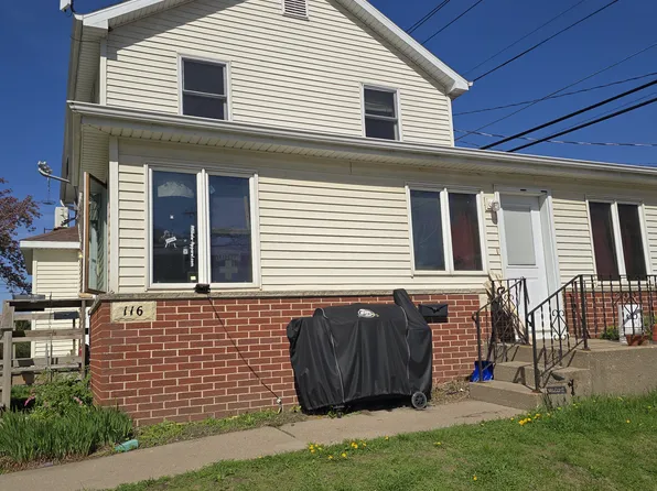 114 1/2 3rd St SE, Dyersville, IA 52040