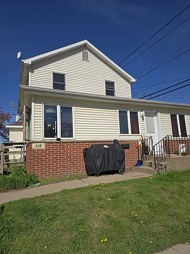 114 1/2 3rd St SE Photo 1
