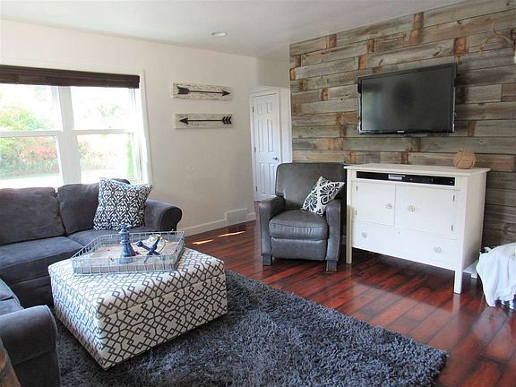 2nd image of 1223 Crestwood Dr