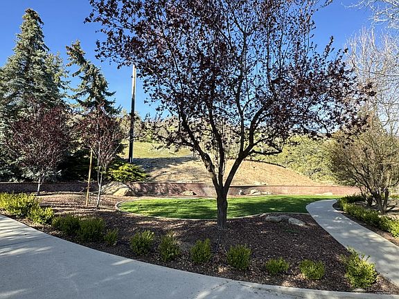 4th image of 24680 Piute Dr