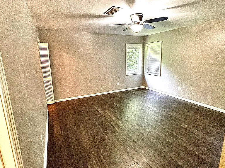 809 Woodstock St — Photo 28