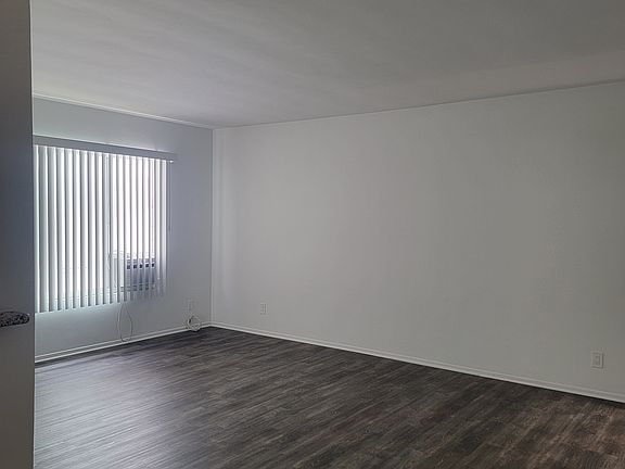 2nd image of 976 S Westgate Ave APT 6