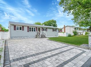 15 Liberty Ave, Selden, NY 11784