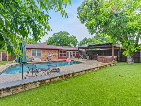 4109 Plantation Dr, Benbrook, TX 76116