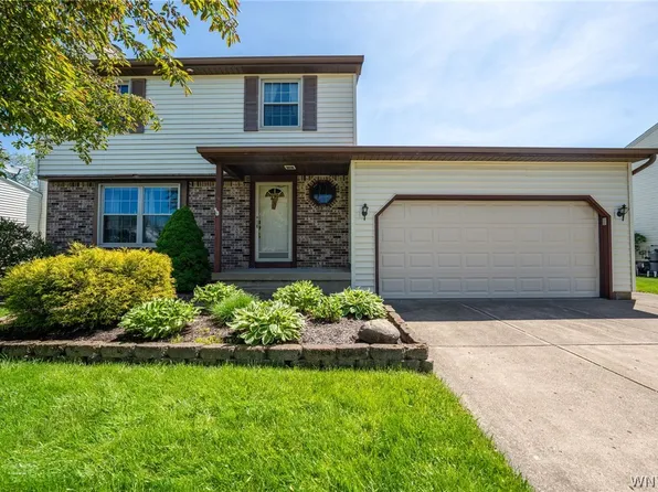 38 Fawn Trl, West Seneca, NY 14224