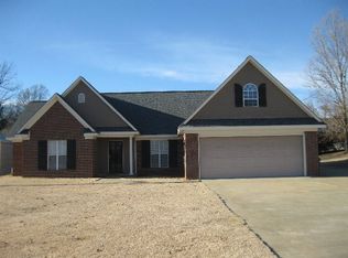 311 Hickory Ln, Batesville, MS 38606