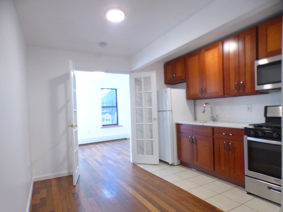 1st image of 237 Vernon Ave Suite 1