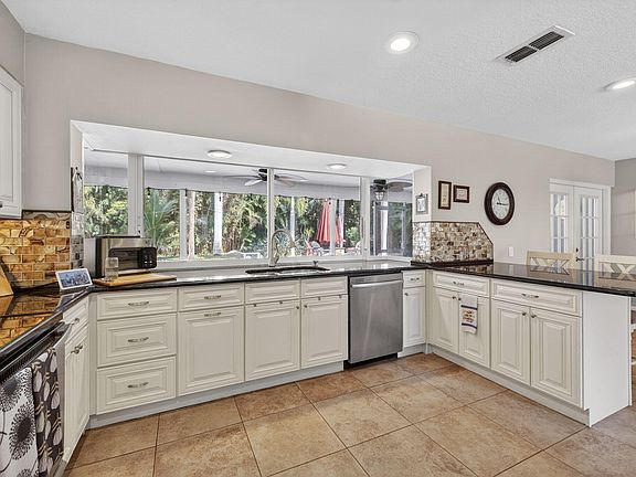 4th image of 1206 White Oak Lane