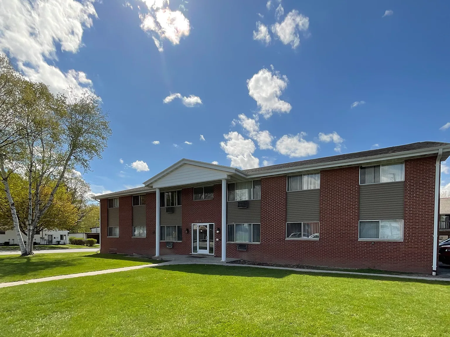 324 S. Locust Street — Photo 1