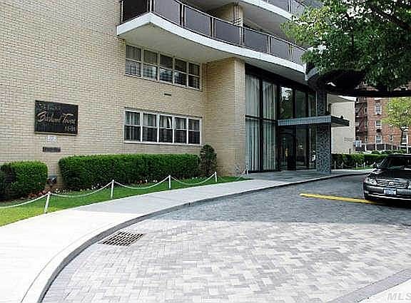 3rd image of 6636 Yellowstone Blvd APT 24C