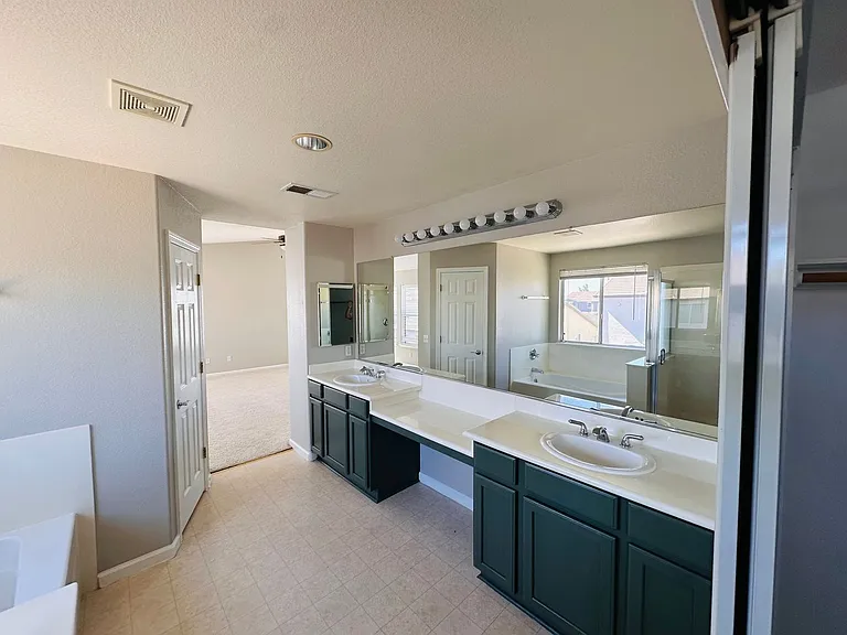 2403 Clemente Ln — Photo 45