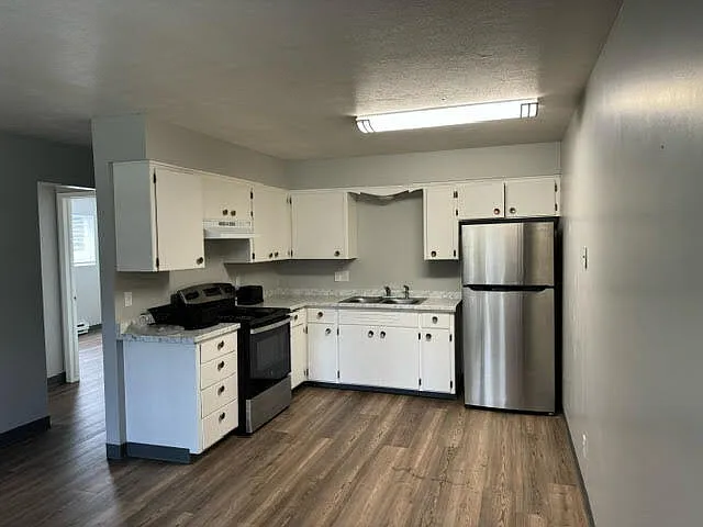 2411 W 2nd Ave — Photo 2