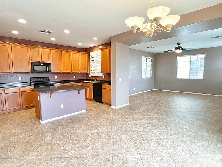 113 E Palomino Dr — Photo 6