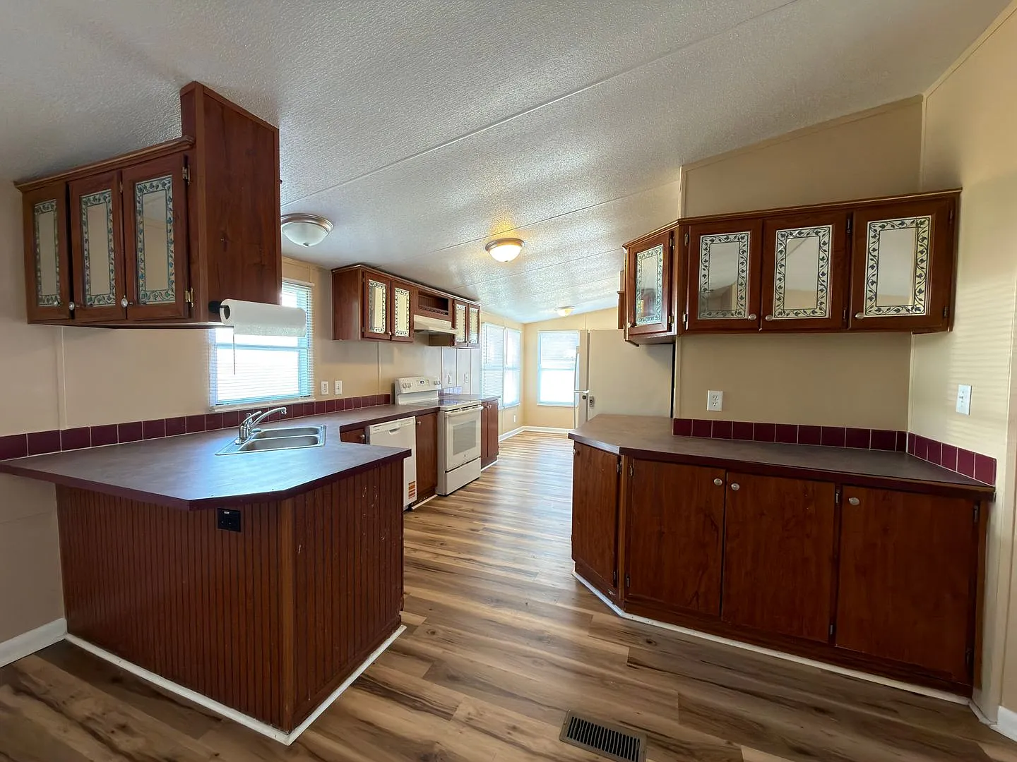 1035 Carson Rd SE — Photo 3