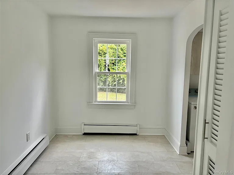76 Clayton Ave — Photo 4