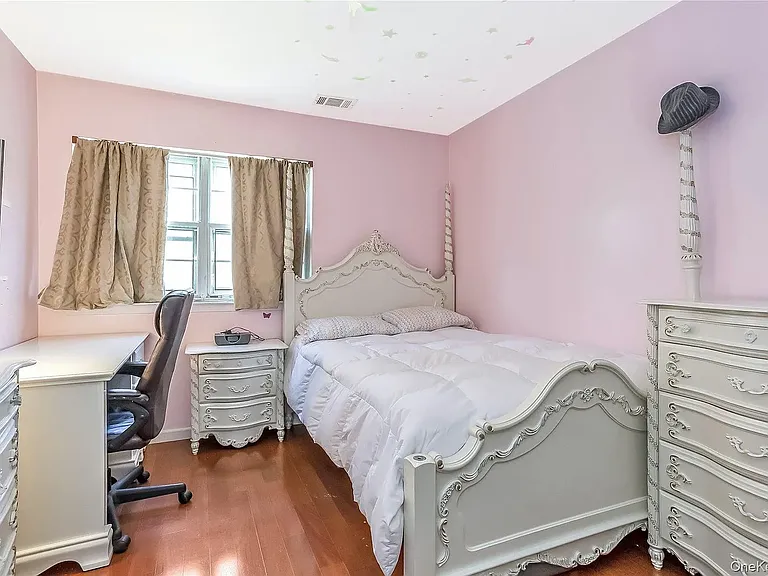 6 Manors Dr — Photo 8