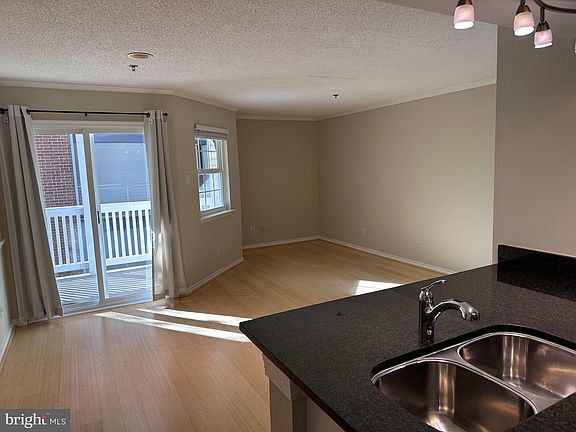 3rd image of 1504 Lincoln Way APT 220