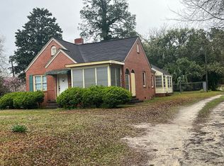 122 E Cleveland Ave, Lyons, GA 30436