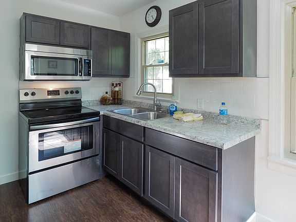 80 W Meadowlawn-105